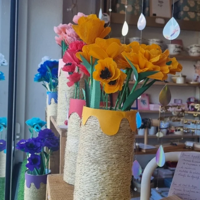 Vitrine de printemps colorée – Boutique De Jolies Choses